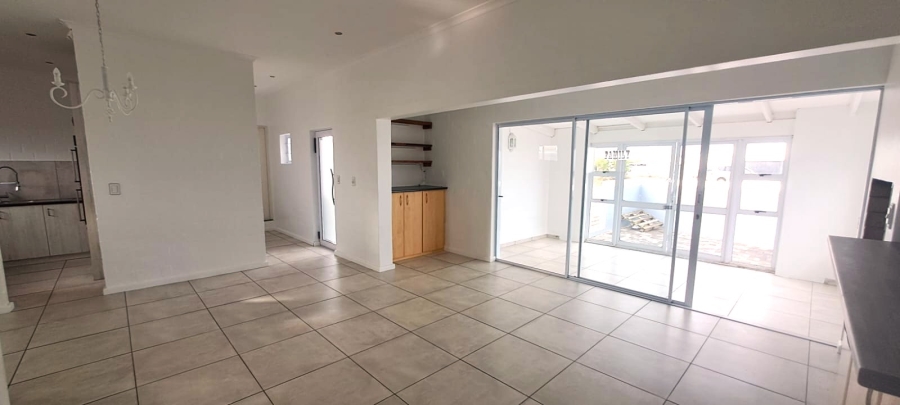 4 Bedroom Property for Sale in Hoogland Western Cape